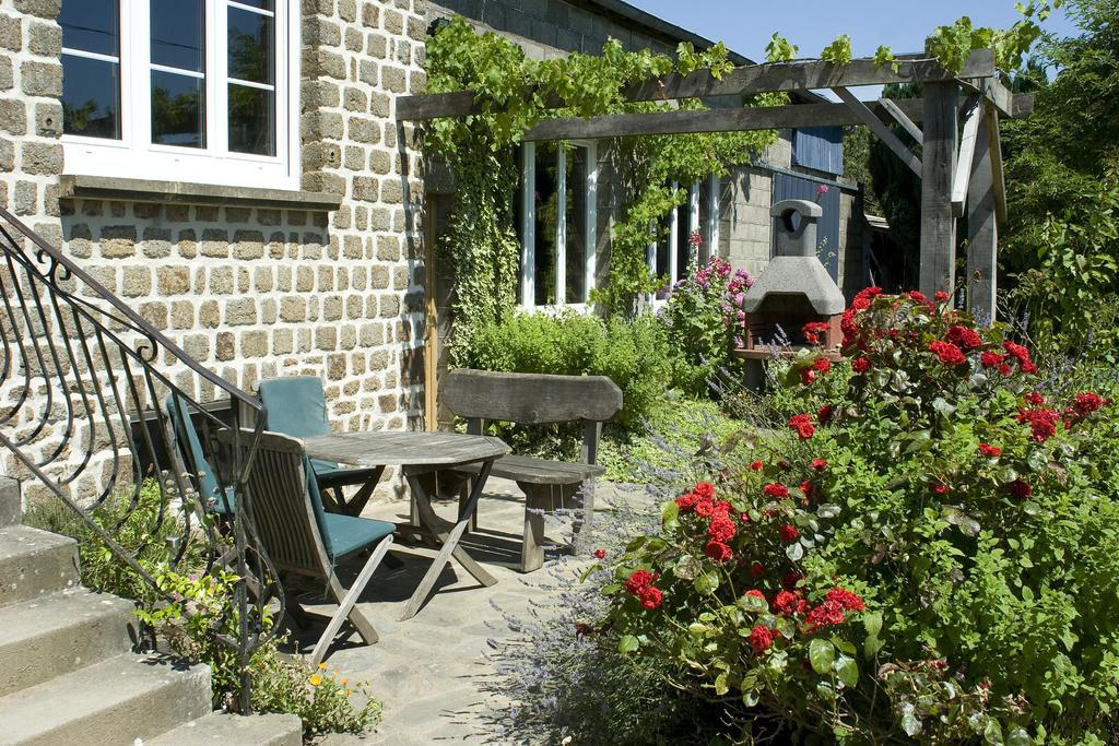 La Nesliere Chambres D'Hotes Bio Saint-Symphorien-des-Monts Luaran gambar
