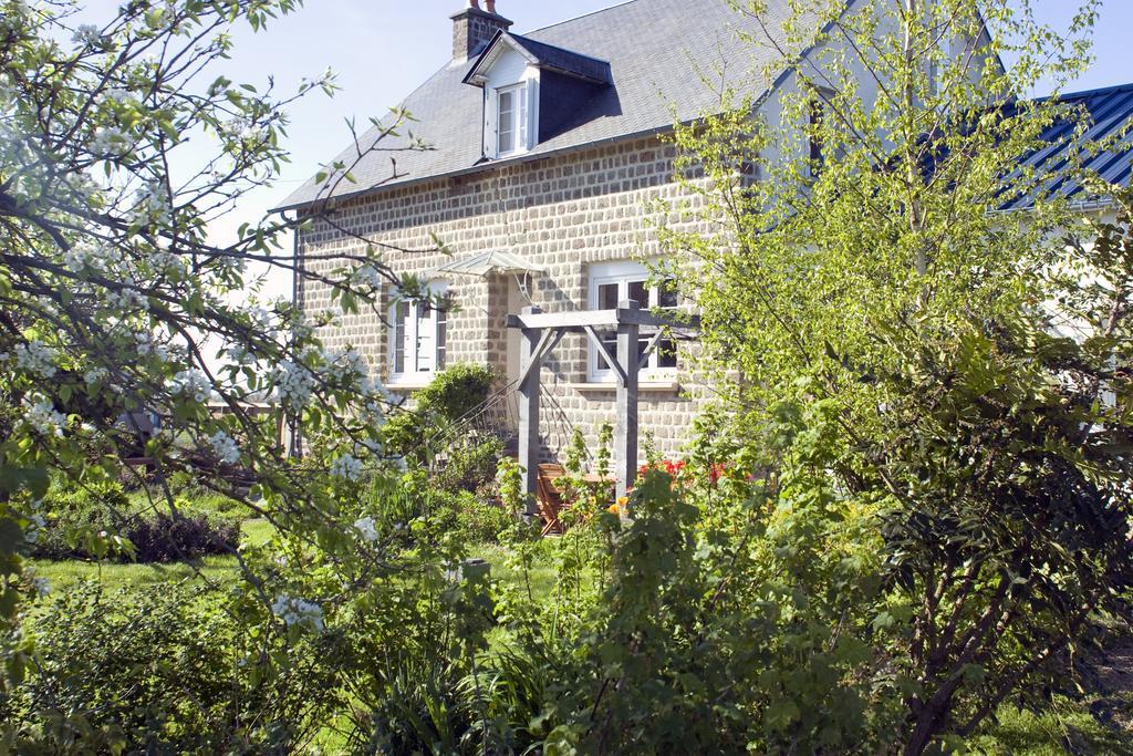 La Nesliere Chambres D'Hotes Bio Saint-Symphorien-des-Monts Luaran gambar