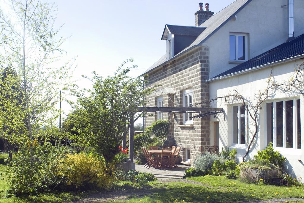 La Nesliere Chambres D'Hotes Bio Saint-Symphorien-des-Monts Luaran gambar